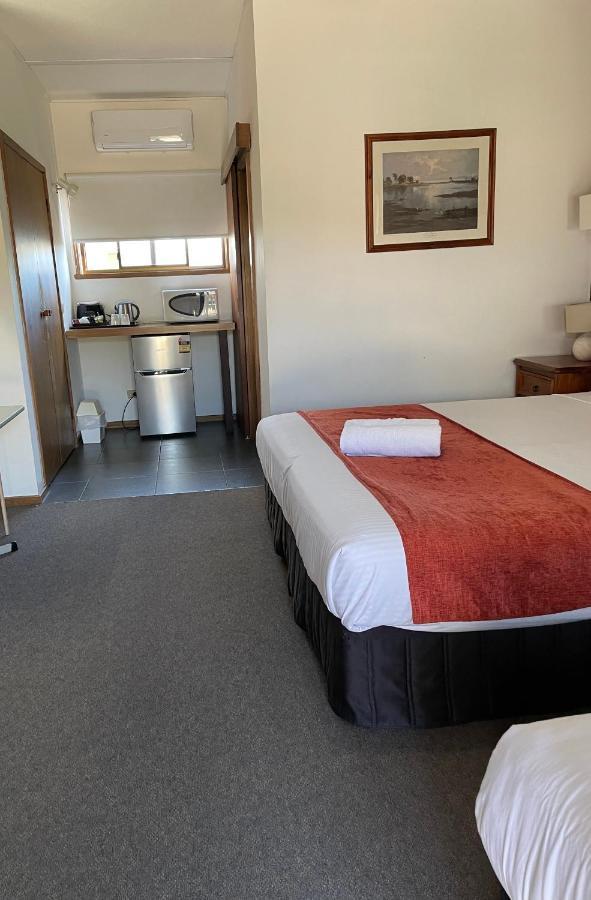 Tudor House Motel Shepparton Exterior foto