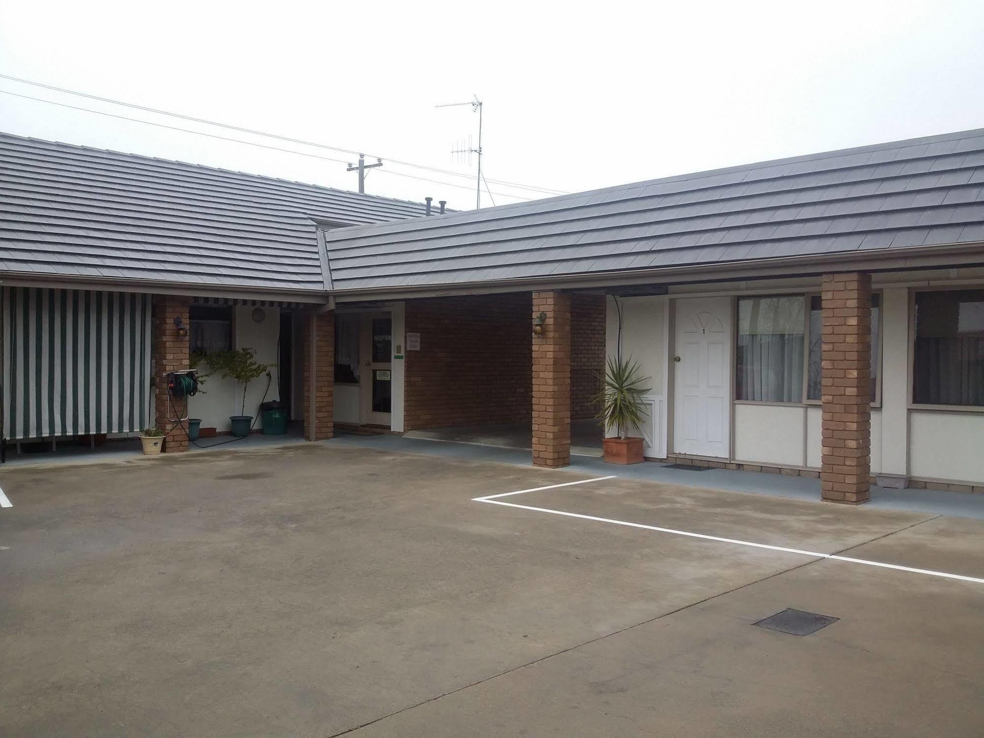 Tudor House Motel Shepparton Exterior foto